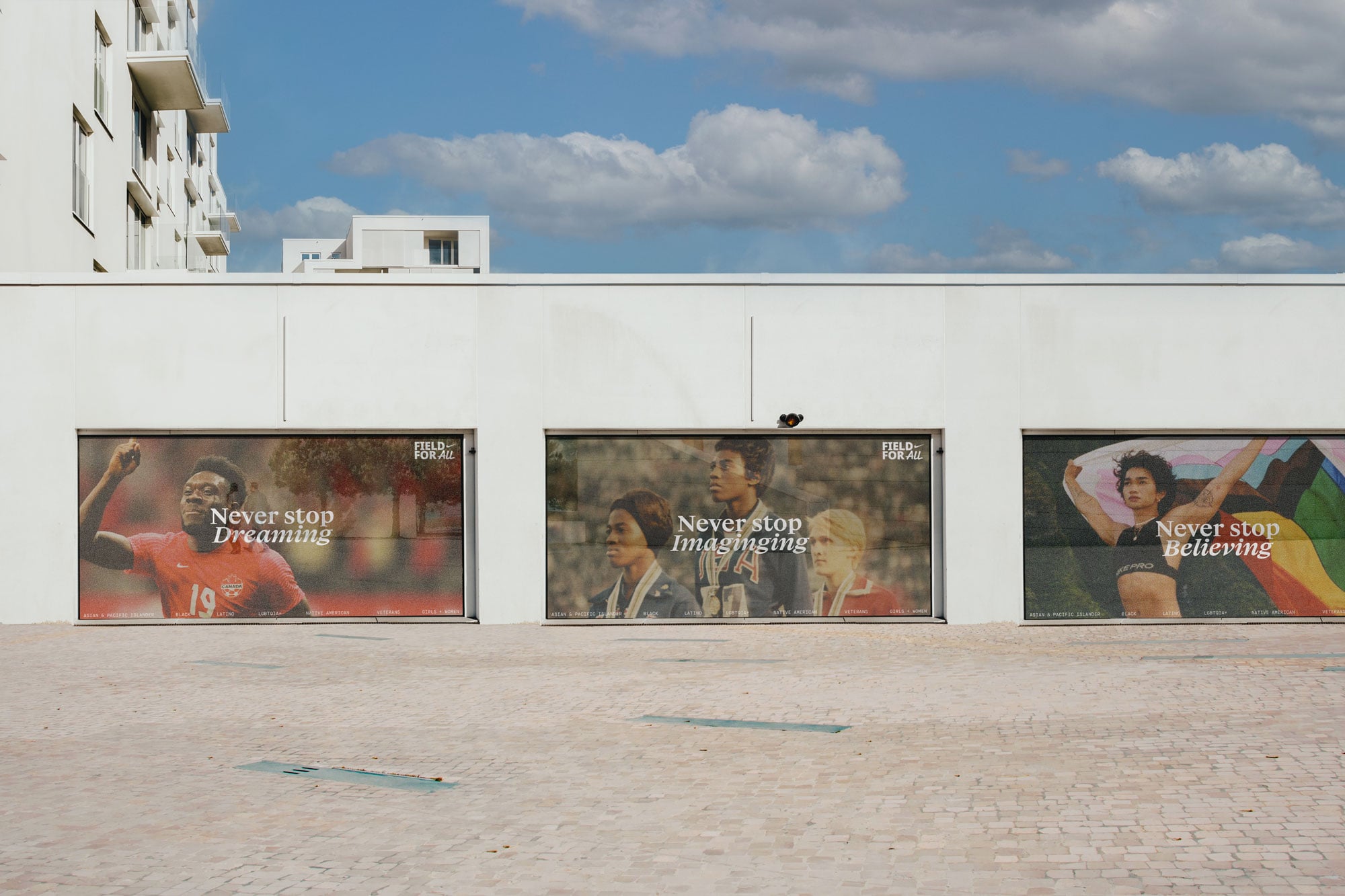 Nike_StoreWindowBannerChicagoBeach